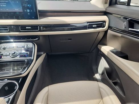 Used 2022 Lincoln Nautilus Reserve AWD/4WD image 10