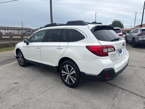 Used 2019 Subaru Outback 2.5i Limited AWD/4WD image 3