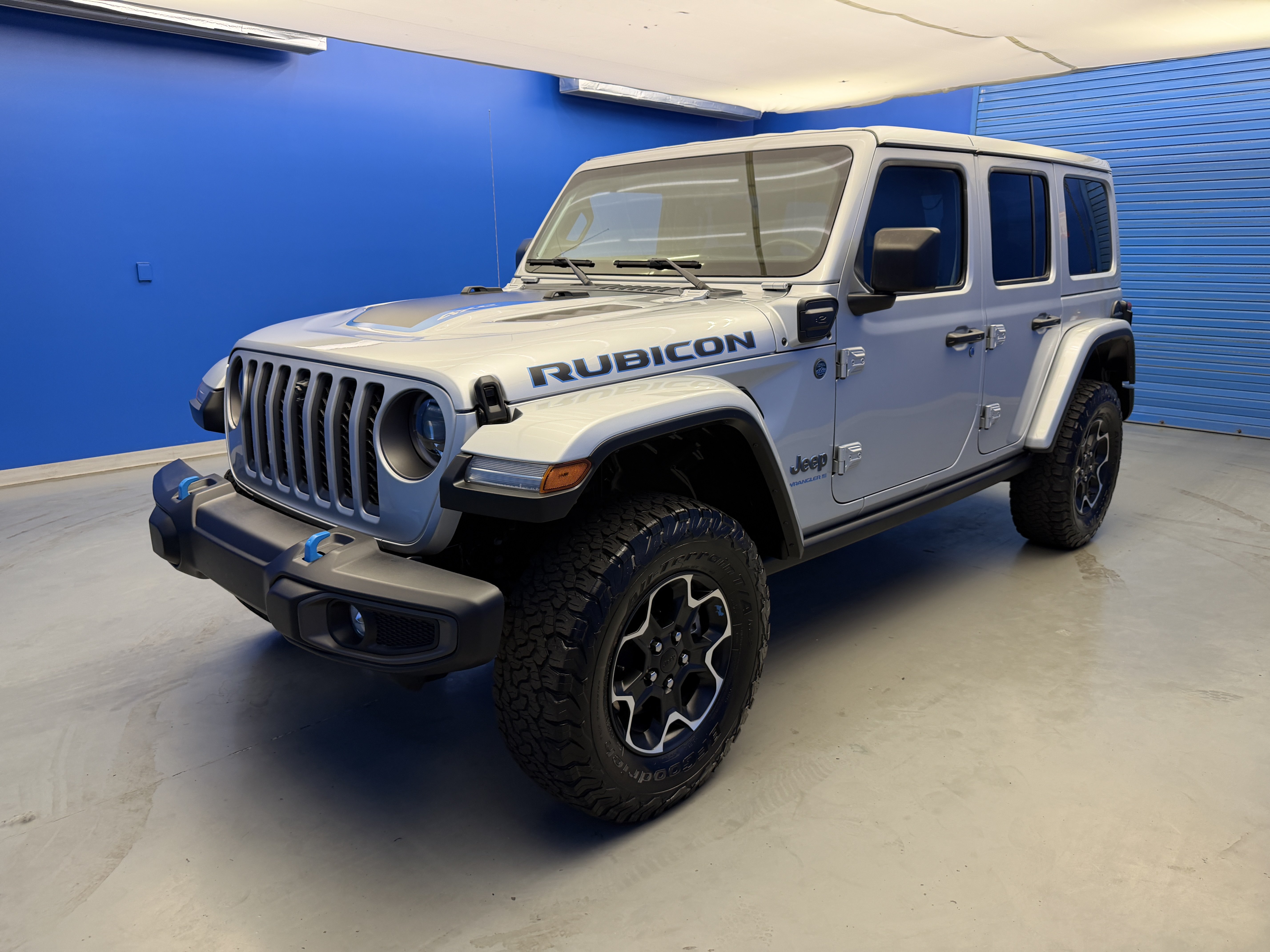 Used 2023 Jeep Wrangler Unlimited Rubicon 4xe w/ Cold Weather Group AWD/4WD image 4