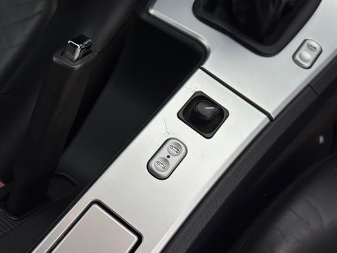 Used 2006 Chrysler Crossfire Limited RWD image 24
