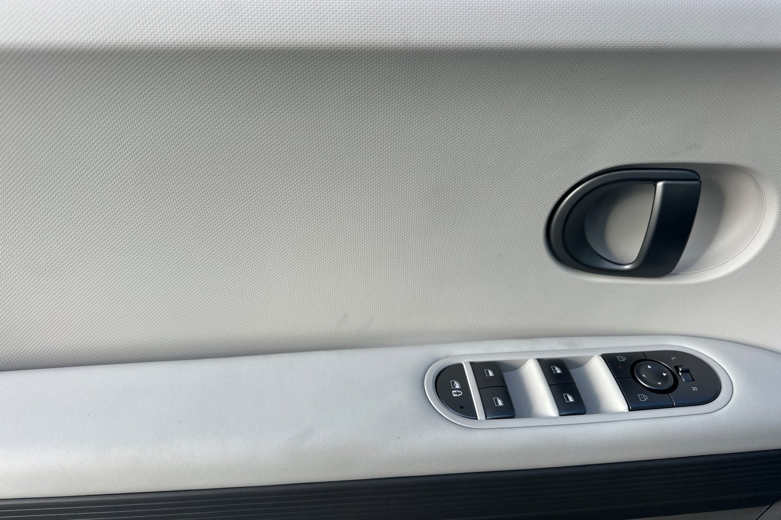 New 2027 Hyundai Ioniq 5 SE RWD image 12