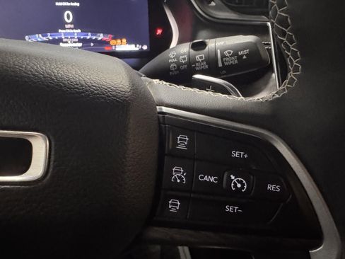 Used 2023 Jeep Grand Cherokee Limited w/ MOPAR Finishing Package image 13