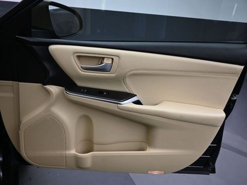 Used 2017 Toyota Camry XLE image 39