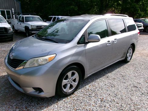 Used 2011 Toyota Sienna LE FWD image 11