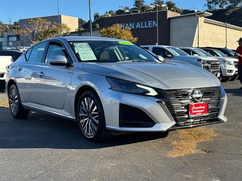 Used 2023 Nissan Altima 2.5 SV image 4