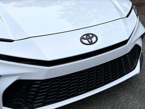 Used 2025 Toyota Camry SE FWD image 34