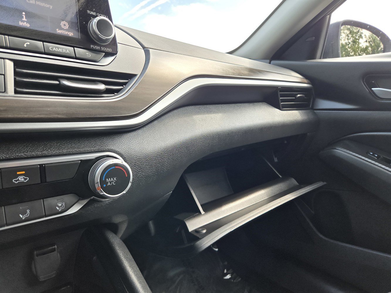 Used 2024 Nissan Altima 2.5 SV FWD image 13