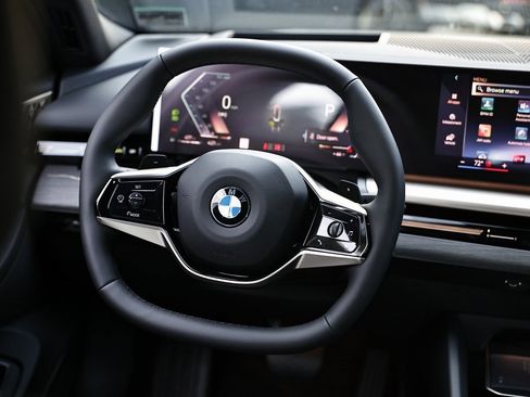 New 2026 BMW 530i w/ Premium Package image 27