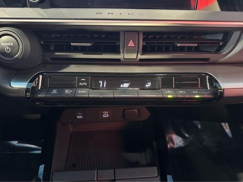 Used 2025 Toyota Prius LE FWD image 27