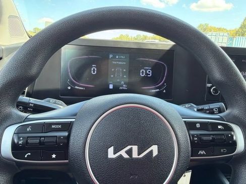 Certified 2024 Kia Sportage LX FWD image 12