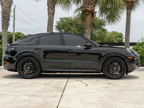 Used 2025 Porsche Cayenne GTS AWD/4WD image 7