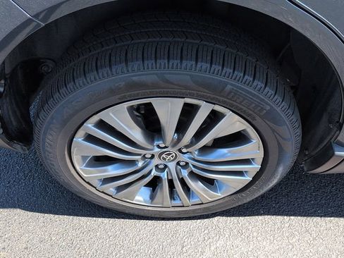 Certified 2023 Toyota Venza Limited image 9