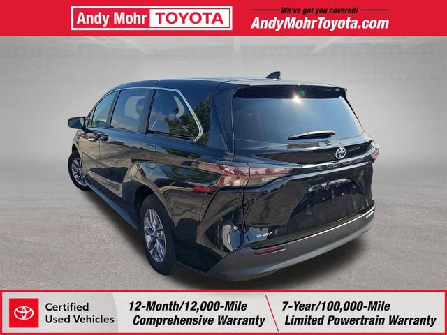Certified 2025 Toyota Sienna LE FWD image 5