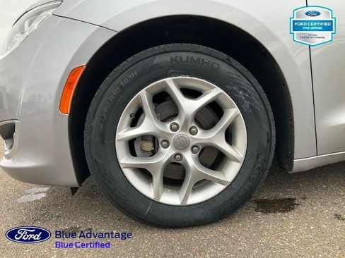 Used 2020 Chrysler Pacifica Limited FWD image 31