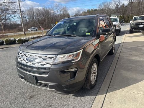 Used 2018 Ford Explorer XLT w/ Equipment Group 202A AWD/4WD image 3