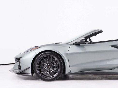 Used 2024 Chevrolet Corvette Z06 w/ Z07 Performance Package RWD image 15