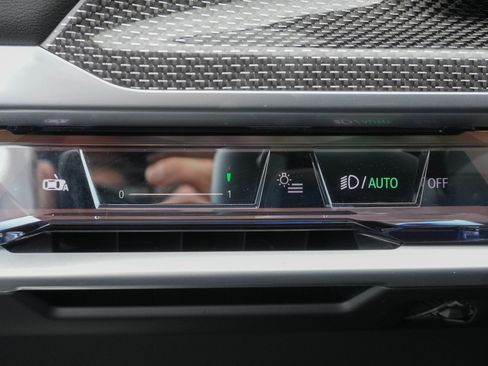 Used 2023 BMW i7 xDrive60 w/ Executive Package 2 AWD/4WD image 14
