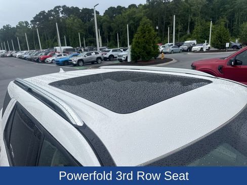 Used 2023 Ford Explorer Platinum w/ Technology Package AWD/4WD image 4