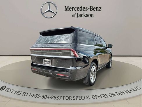 Used 2025 Lincoln Navigator Reserve AWD/4WD image 5