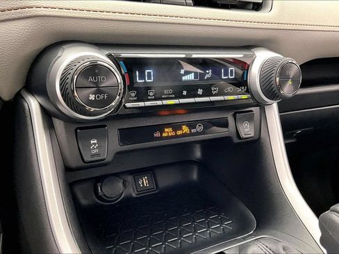Used 2025 Toyota RAV4 XLE w/ Convenience Package FWD image 31