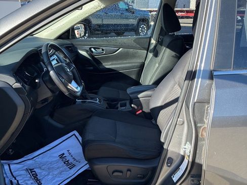 Used 2017 Nissan Rogue SV w/ SV Premium Package image 15