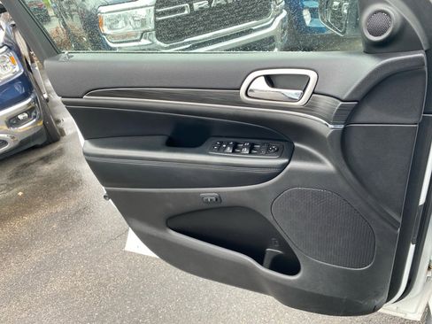Used 2020 Jeep Grand Cherokee Limited image 23