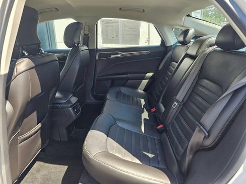 Used 2013 Ford Fusion SE FWD image 16