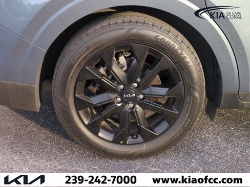 Certified 2023 Kia Carnival SX Prestige image 11