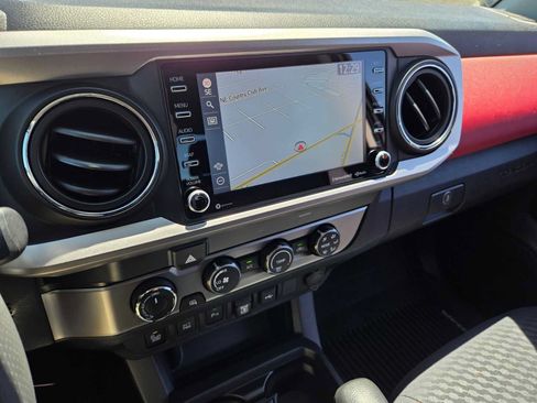 Used 2020 Toyota Tacoma SR5 AWD/4WD image 32