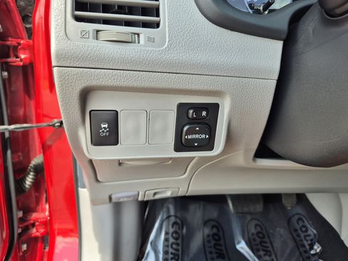 Used 2013 Toyota Corolla LE FWD image 28