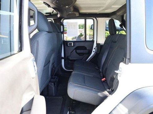 Used 2025 Jeep Wrangler Unlimited Sport AWD/4WD image 19
