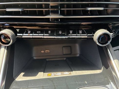 New 2026 Chevrolet Traverse LT w/ Sun and Wheel Package AWD/4WD image 14
