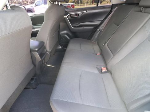 Used 2021 Toyota RAV4 LE FWD image 9