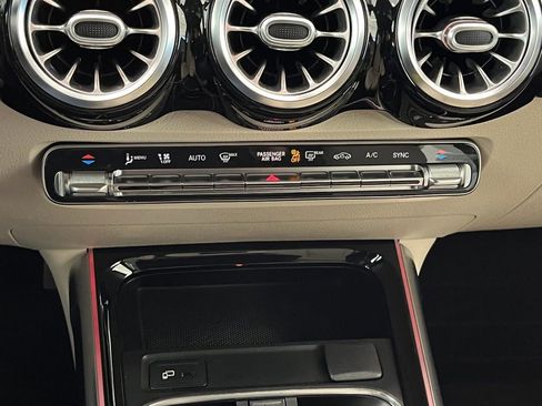 Used 2021 Mercedes-Benz GLB 250 GLB 250 image 25