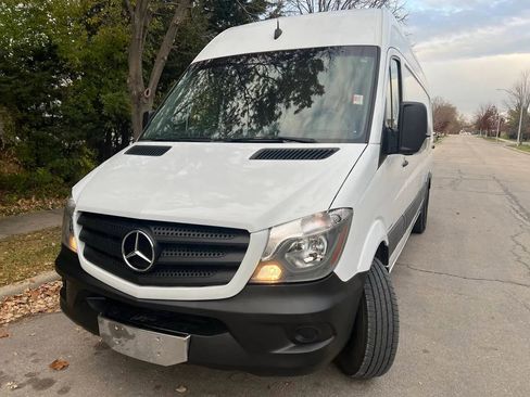 Used 2014 Freightliner Sprinter 2500 image 3