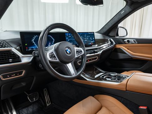 Certified 2024 BMW X7 xDrive40i w/ M Sport Package image 12