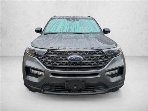 Used 2023 Ford Explorer XLT w/ Equipment Group 202A AWD/4WD image 2