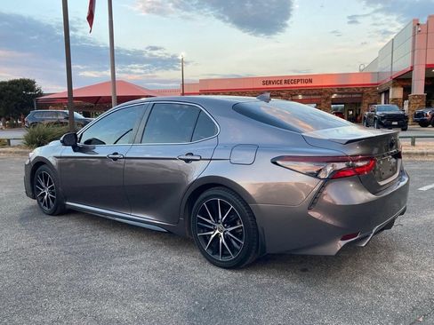 Used 2022 Toyota Camry SE FWD image 7