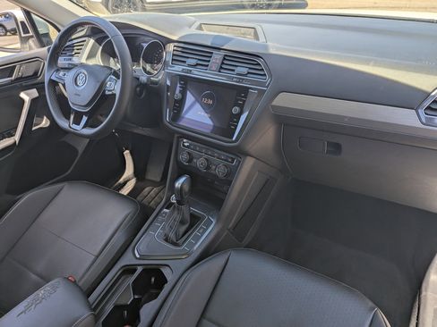 Used 2021 Volkswagen Tiguan SE w/ Panoramic Sunroof Package image 10