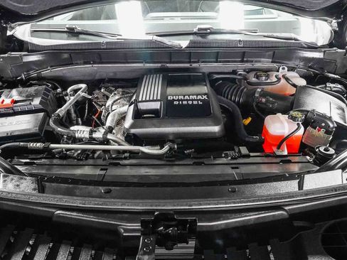 Used 2025 Chevrolet Suburban Premier RWD image 28