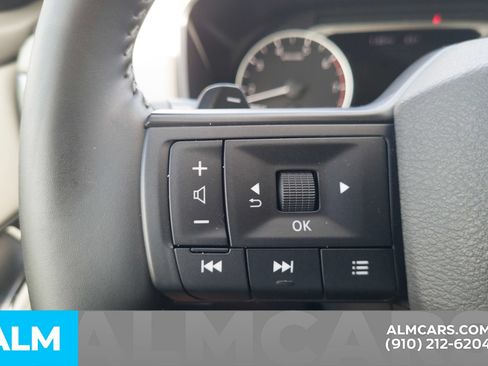 Used 2025 Nissan Rogue SV AWD/4WD image 11