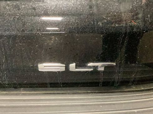 Used 2024 GMC Yukon XL SLT w/ SLT Luxury Package image 19