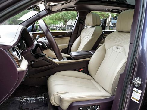 Used 2023 Bentley Bentayga Extended Wheelbase AWD/4WD image 39