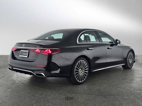 New 2026 Mercedes-Benz E 350 4MATIC Sedan image 3