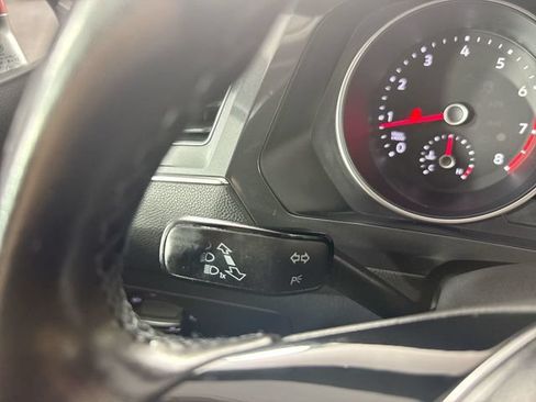 Used 2018 Volkswagen Tiguan SEL AWD/4WD image 15