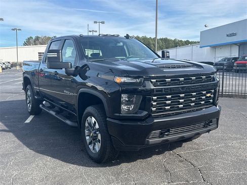 Used 2023 Chevrolet Silverado 2500 Custom w/ Custom Value Package image 4
