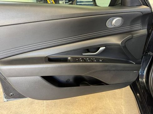 Used 2023 Hyundai Elantra Limited FWD image 4