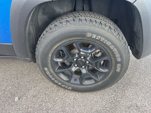 Used 2022 Jeep Cherokee Trailhawk w/ Premium Leather Package image 11