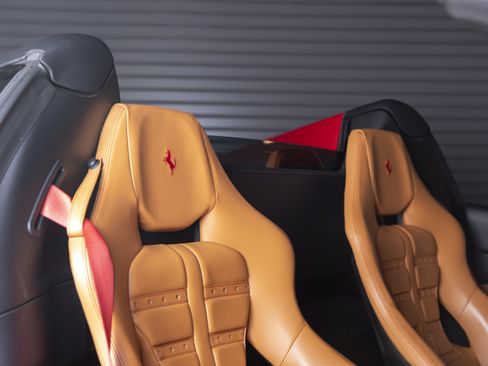 Used 2021 Ferrari F8 Tributo RWD image 27