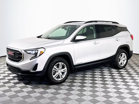 Used 2019 GMC Terrain SLE w/ Driver Convenience Package FWD image 4
